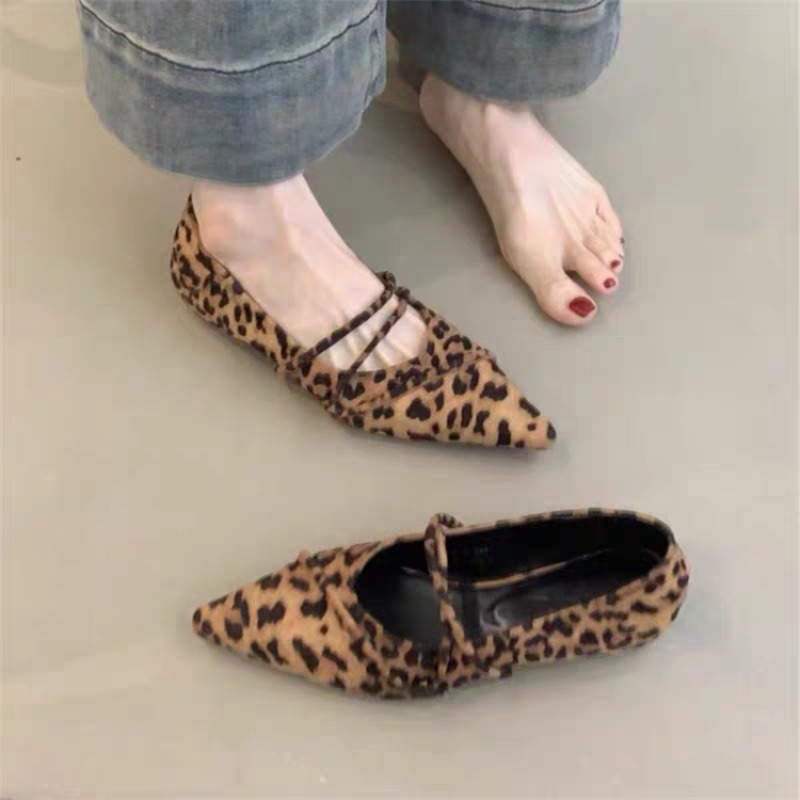 Pointed Toe Flat - أحذية باليه مسطحة بتصميم عتيق، أحذية