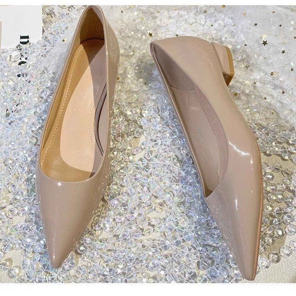 Pointed Toe Flat - أحذية نسائية مدببة من الجلد اللامع