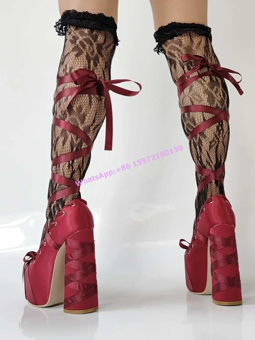 الأحمر شريط من الساتان منصة مض - مراجعة Ribbon Tie Heel وسعره