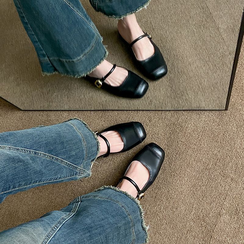 أحذية نسائية مستوحاة من الطراز - مراجعة Slip On Mule Flat وسعره