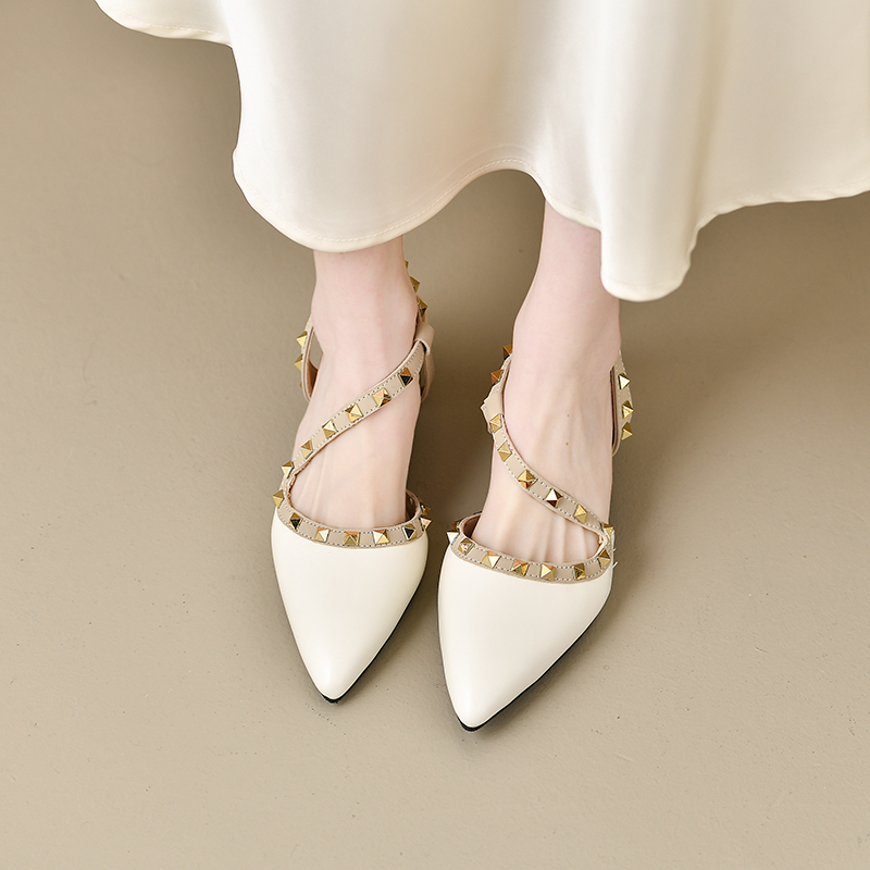 صنادل نسائية لامعة بحزام خلفي  - مراجعة Women'S Shoes Trendy وسعره