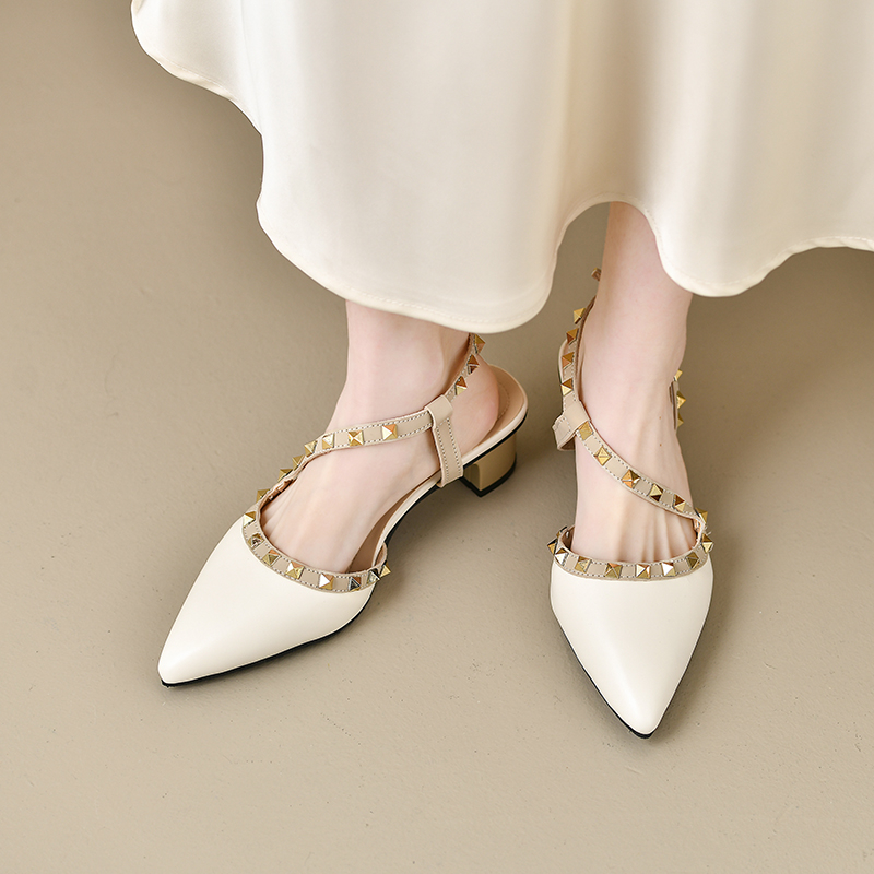 صنادل نسائية لامعة بحزام خلفي  - مراجعة Women'S Shoes Trendy وسعره