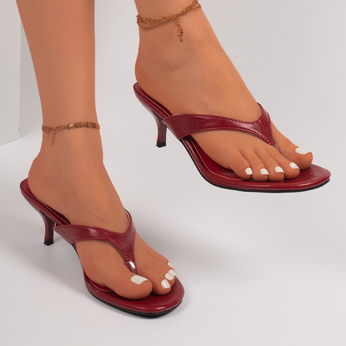 صنادل نسائية أنيقة بكعب عالٍ م - مراجعة Platform Mule Heel وسعره
