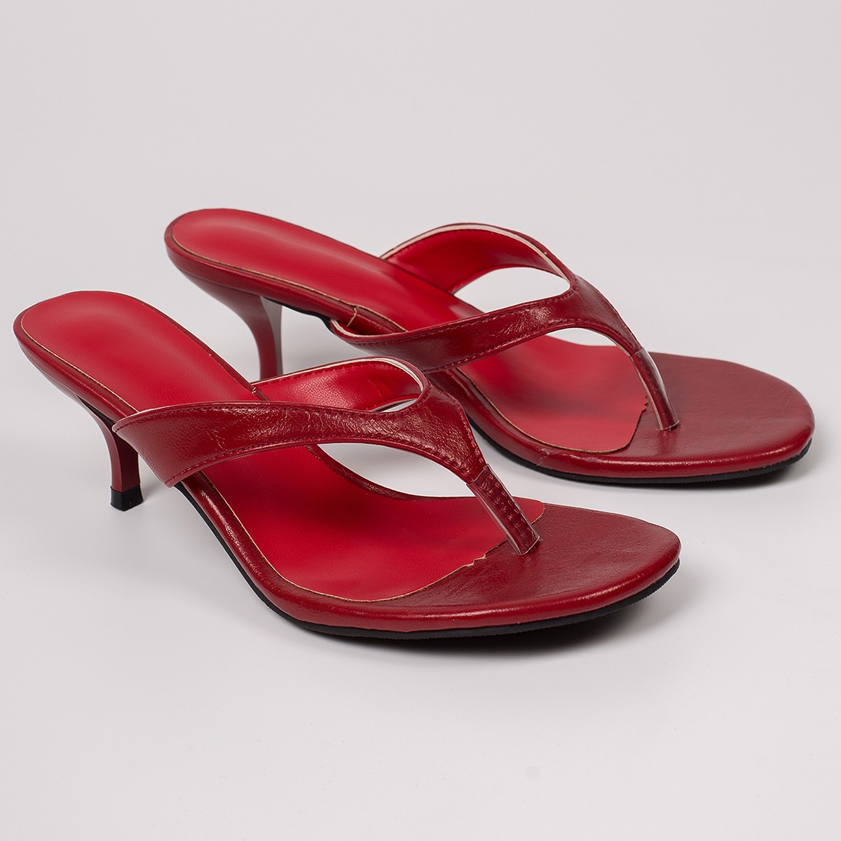 صنادل نسائية أنيقة بكعب عالٍ م - مراجعة Platform Mule Heel وسعره