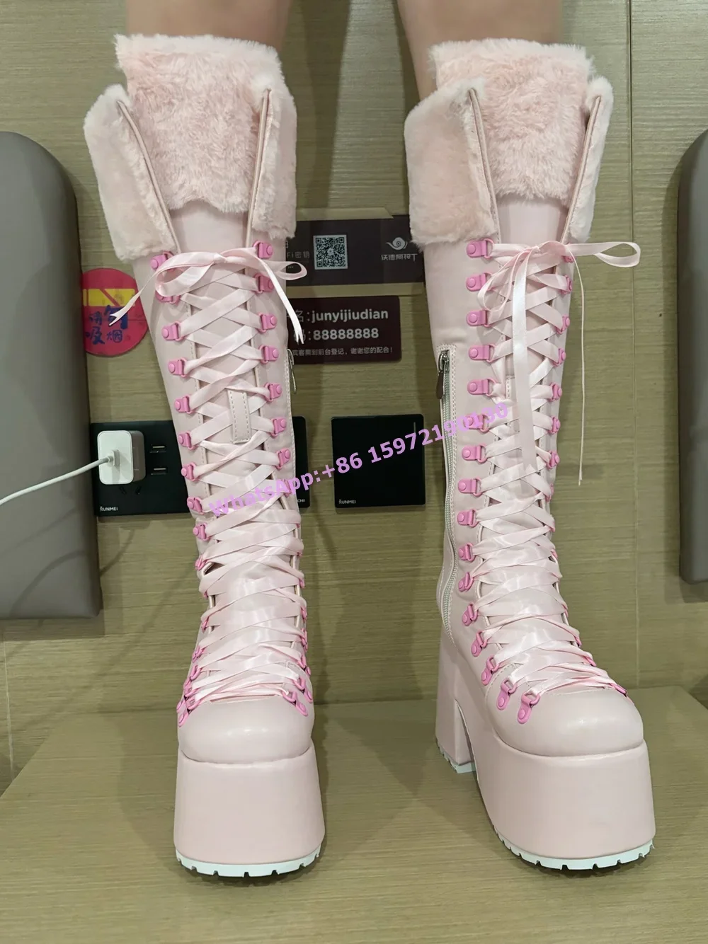 أحذية طويلة وردية فروية بنعل س - مراجعة Ribbon Tie Heel وسعره
