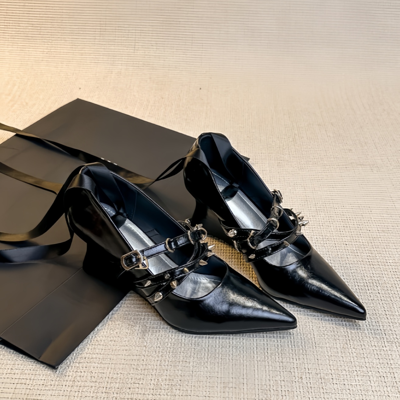 أحذية نسائية سوداء من الجلد ال - مراجعة Ribbon Tie Heel وسعره
