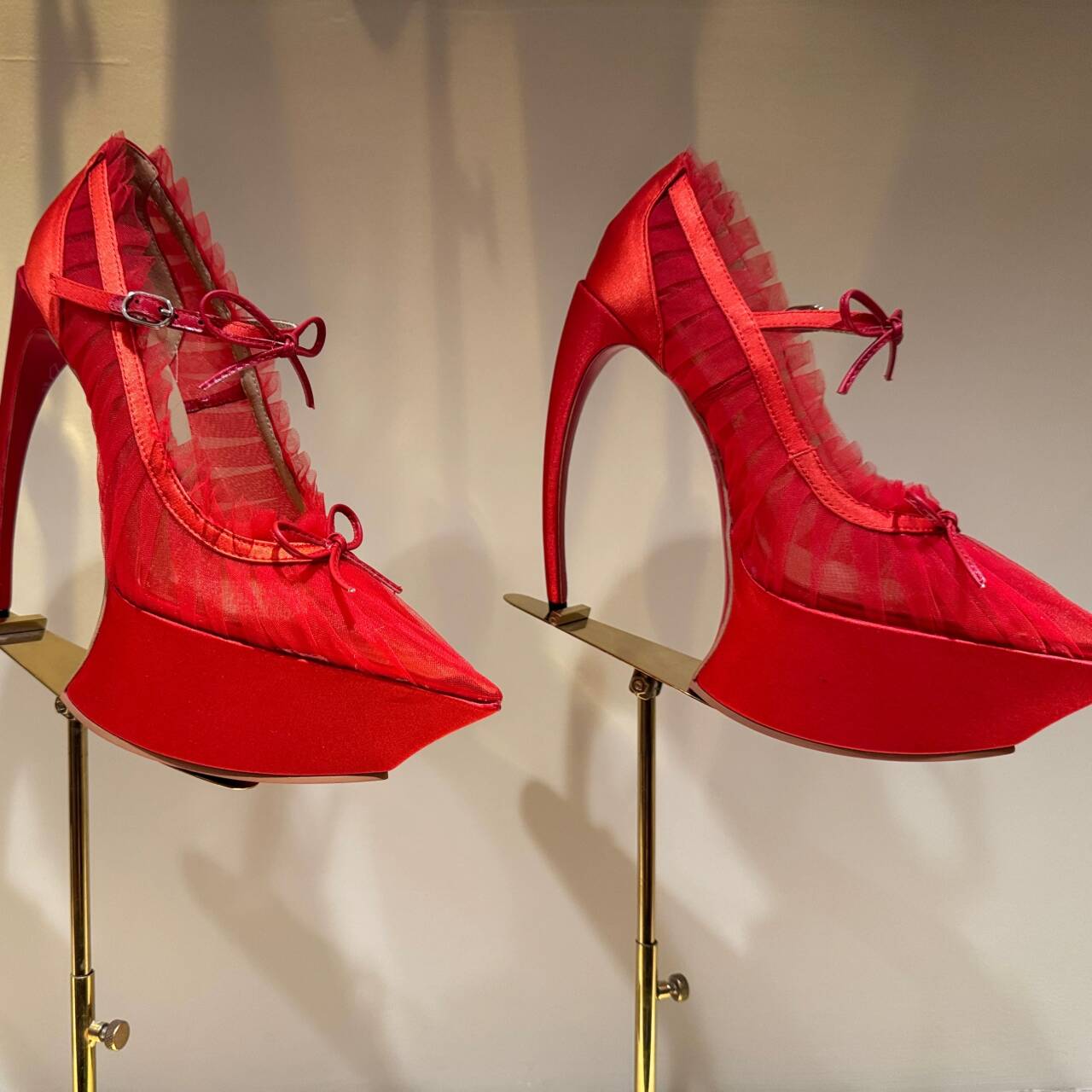 أحذية نسائية جديدة لربيع/صيف 2 - مراجعة Platform Mule Heel وسعره