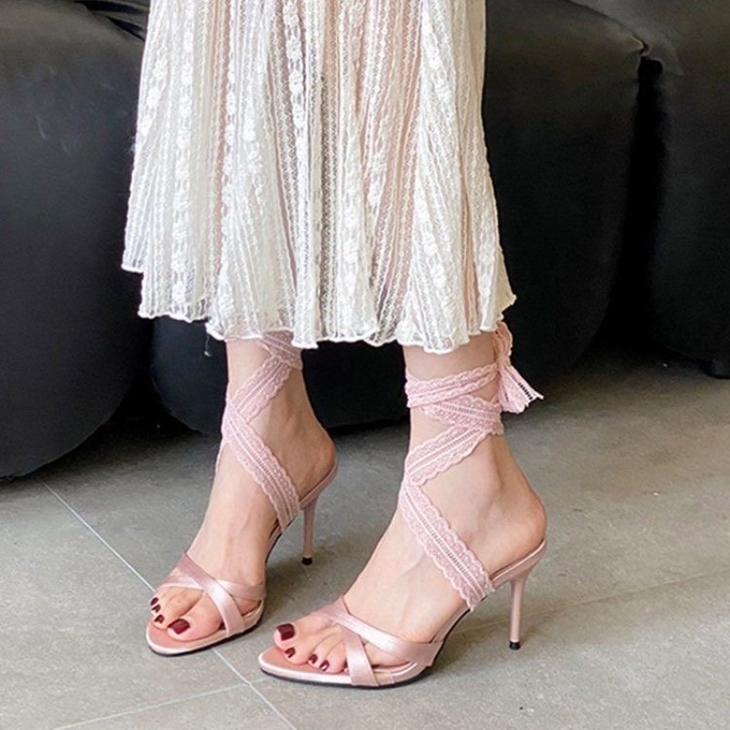 صنادل نسائية أنيقة بكعب عالٍ و - مراجعة Ribbon Tie Heel وسعره