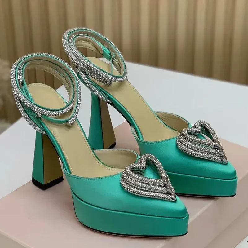 منصة كريستال الحب الديكور الصن - مراجعة Pointed Toe Flat وسعره